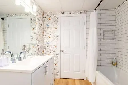 Cozy Private Apt Near Downtown Burlington Exterior foto