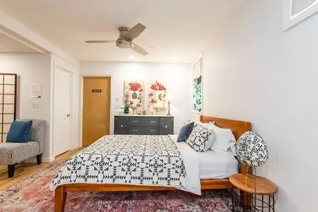 Cozy Private Apt Near Downtown
