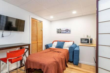 Cozy Private Near Downtown Burlington