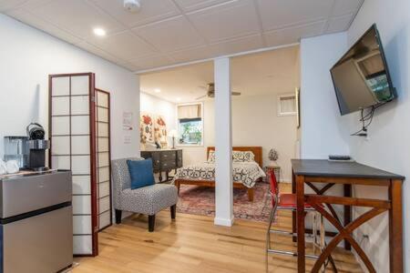 Cozy Private Near Downtown * Burlington
